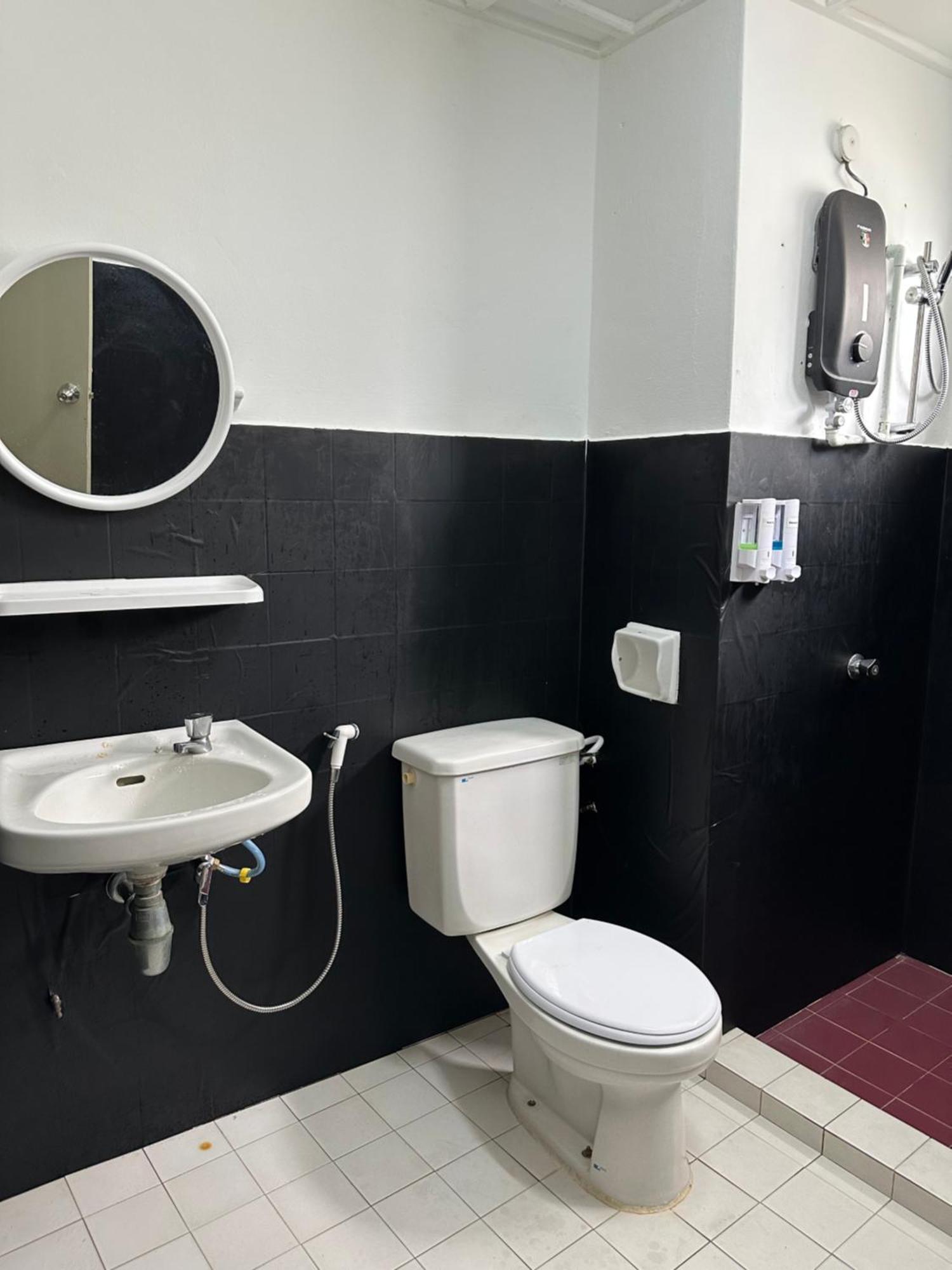 Marina Guesthome Pool View Kampong Baharu  Exterior photo